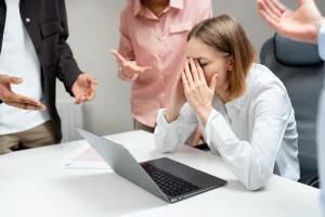 En Colombia, ha venido en aumento el número de casos en los que trabajadores, tras ser despedidos, solicitan que la terminación de su contrato sea declarada ilegal, inválida o ineficaz, según corresponda.